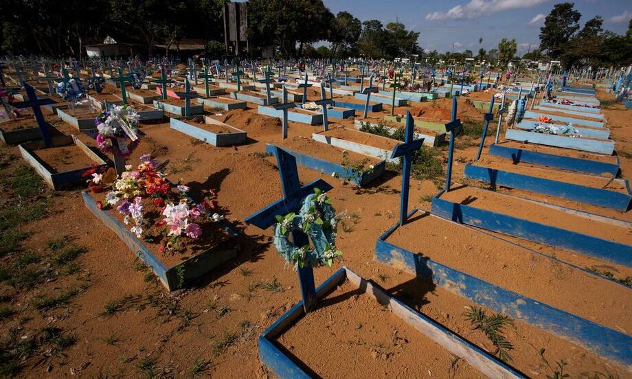 Com os registros, o País acumula 575.742 vidas perdidas para a doença