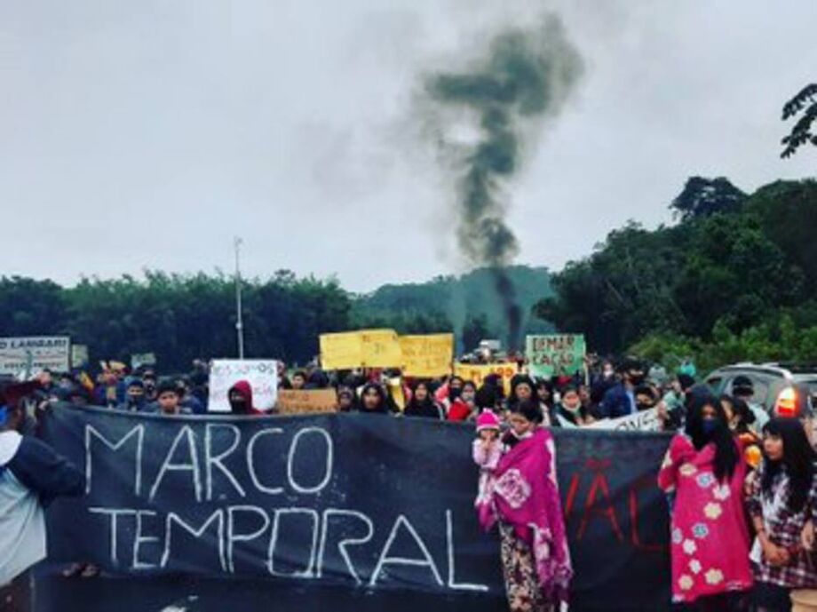 Indígenas protestaram na rodovia Regis Bittencourt nesta terça, 29