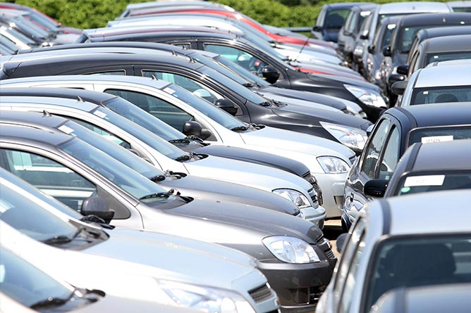 Ao todo, são 20 lotes de veículos, sendo 45 motos e 15 automóveis