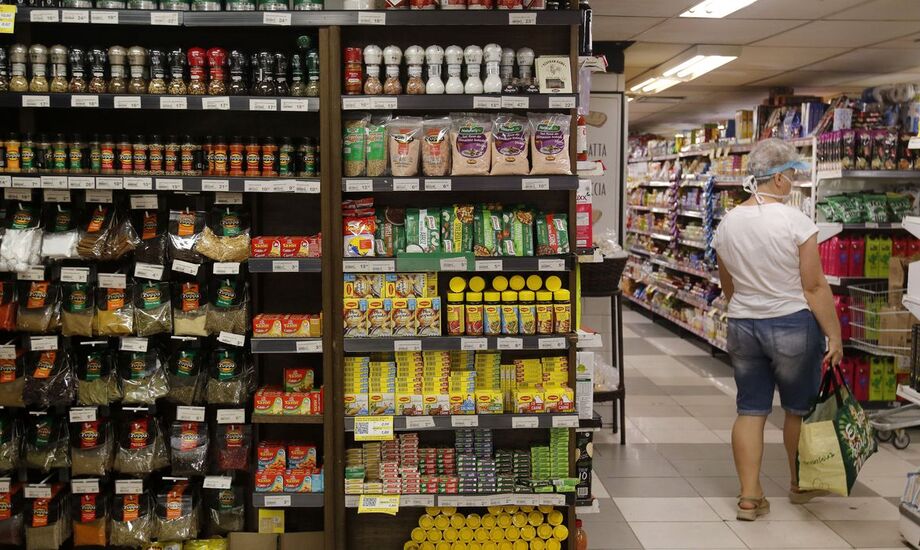A alta da taxa, de abril para maio, foi puxada por cinco dos oito grupos de despesas que compõem o IPC-S