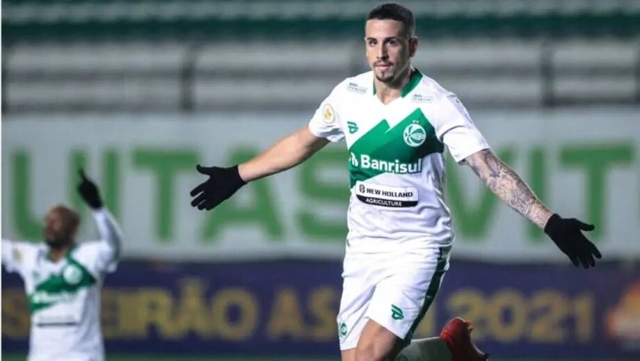 Matheus Peixoto comemora gol da vitória do Juventude contra o Sport
