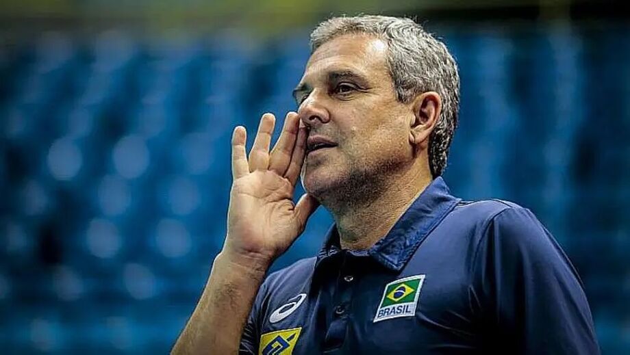 O técnico Zé Roberto