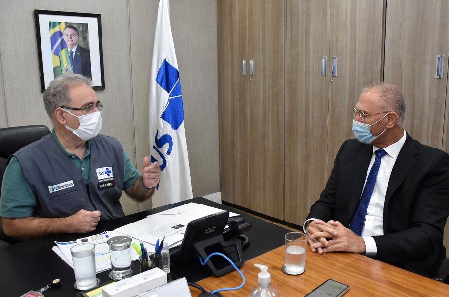 O ministro da Saúde, Marcelo Queiroga e o embaixador de Israel no Brasil, Yossi Shelley