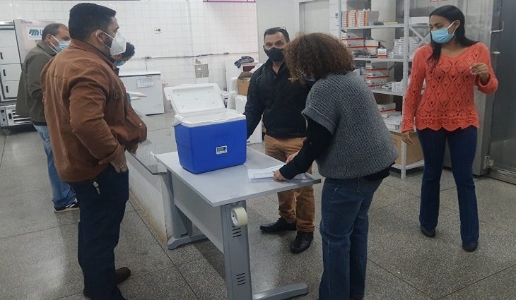 Secretaria de Estado de Saúde distribui aos municípios 97.500 doses da vacina da Astrazeneca