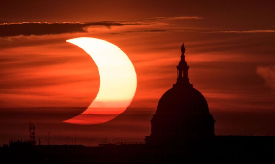 É o eclipse anular, melhor visto no Canadá, Rússia e Groenlândia