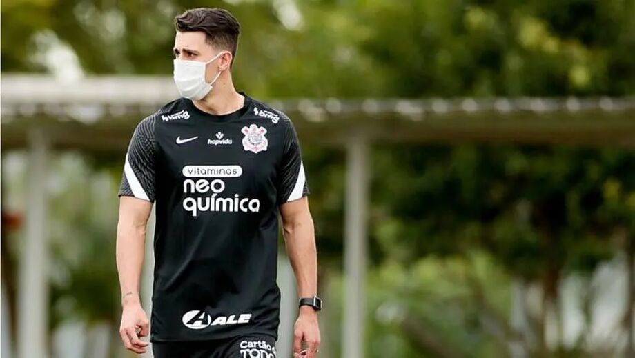 Corinthians anuncia dispensa de Danilo Avelar após ofensas raciais em jogo de eSports