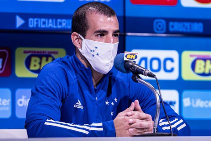 O lateral-direito Cáceres e o meia Marco Antônio estão fora do jogo