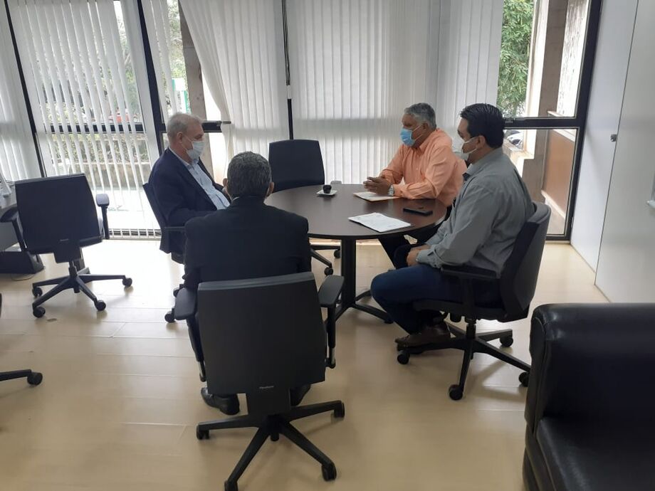 Representantes dos empregados no comércio de Campo Grande e de Mato Grosso do Sul se reuniram ontem (11) pela manhã com o secretário de Saúde do Estado, Geraldo Resende