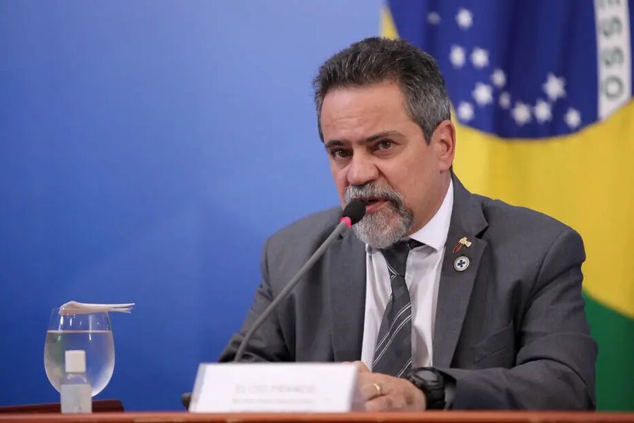 Élcio Franco, então Secretário-Executivo do Ministério da Saúde durante coletiva sobre o combate ao coronavírus