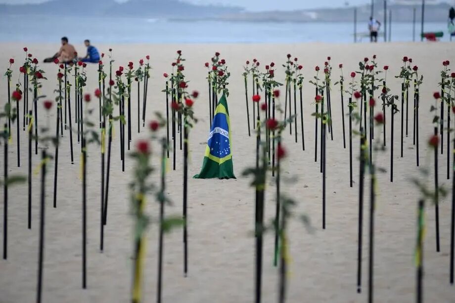 A manifestação tem como objetivo prestar solidariedade às famílias enlutadas dos brasileiros