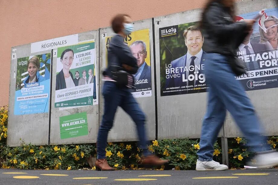 Posters com os candidatos das eleições regionais da França; abstenção histórica