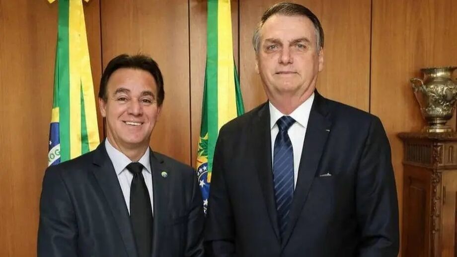 O presidente do partido Patriota, Adilson Barroso, ao lado de Bolsonaro