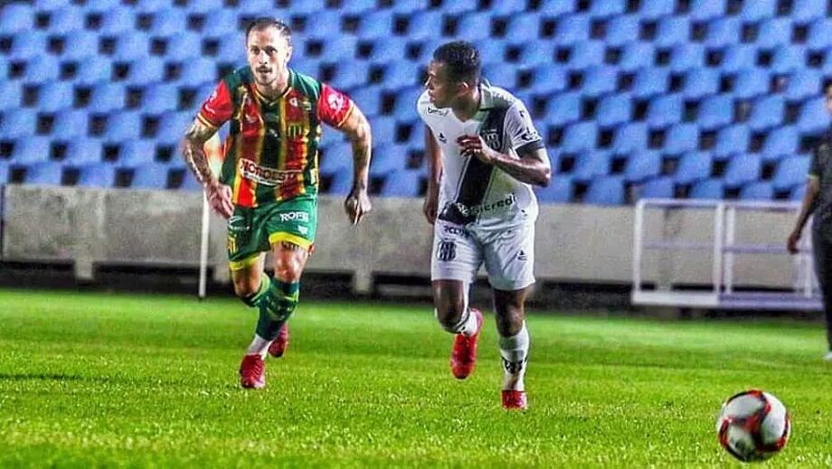 Lance da derrota da Ponte Preta para o Sampaio Corrêa