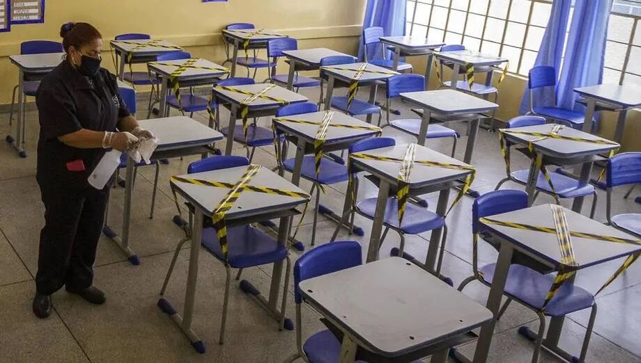 Profissionais da educação entre 18 e 44 anos serão vacinados a partir de sexta-feira em São Paulo