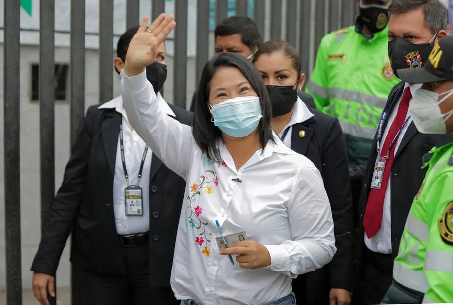 Os peruanos enfrentam uma escolha polarizadora entre a populista de direita Keiko Fujimori e o esquerdista radical Pedro Castillo