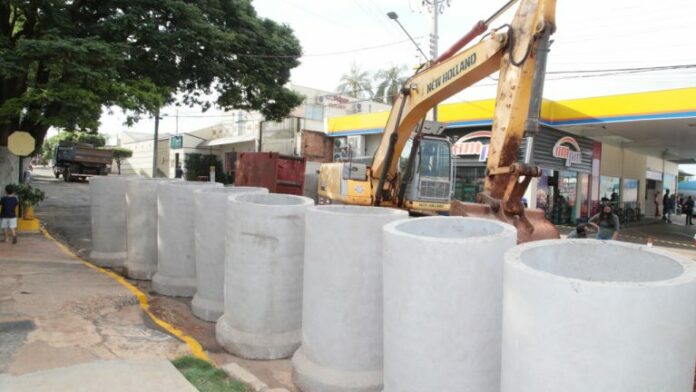 Para quem estiver no sentido centro-bairro, pegar a 7 de Setembro e José Antônio, ou a Pedro Celestino e Avenida Fernando Corrêa da Costa