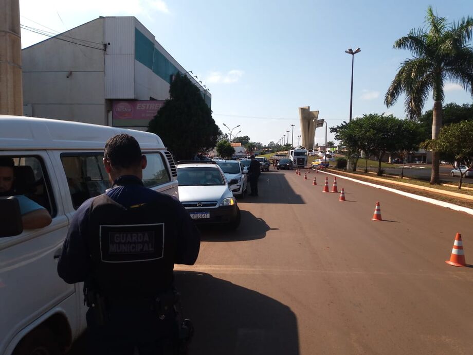 As ações ocorrem enquanto durar o lockdown e tem como objetivo reduzir o número de pessoas circulando pelas ruas e assim conter a disseminação do vírus da Covid-19