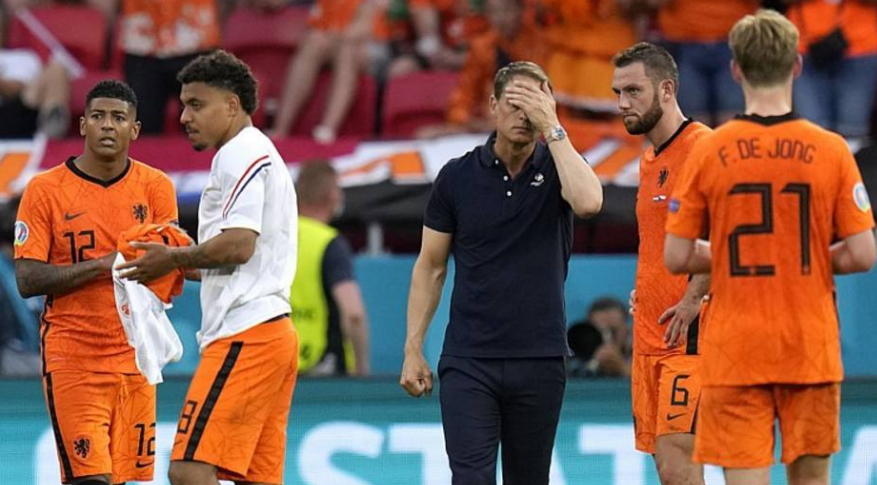 Frank de Boer é demitido após eliminação da Holanda na Eurocopa