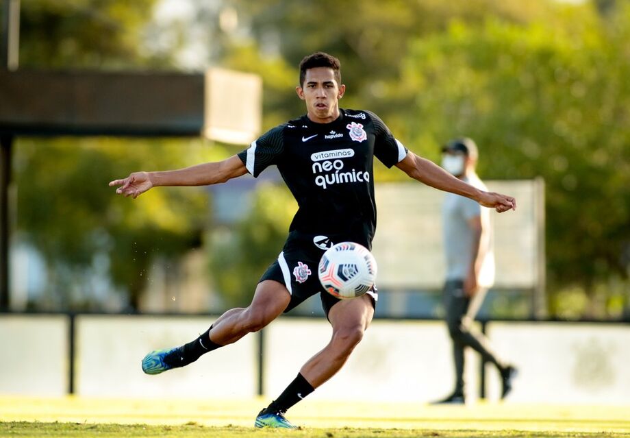 Fessin em treino do Corinthians no CT