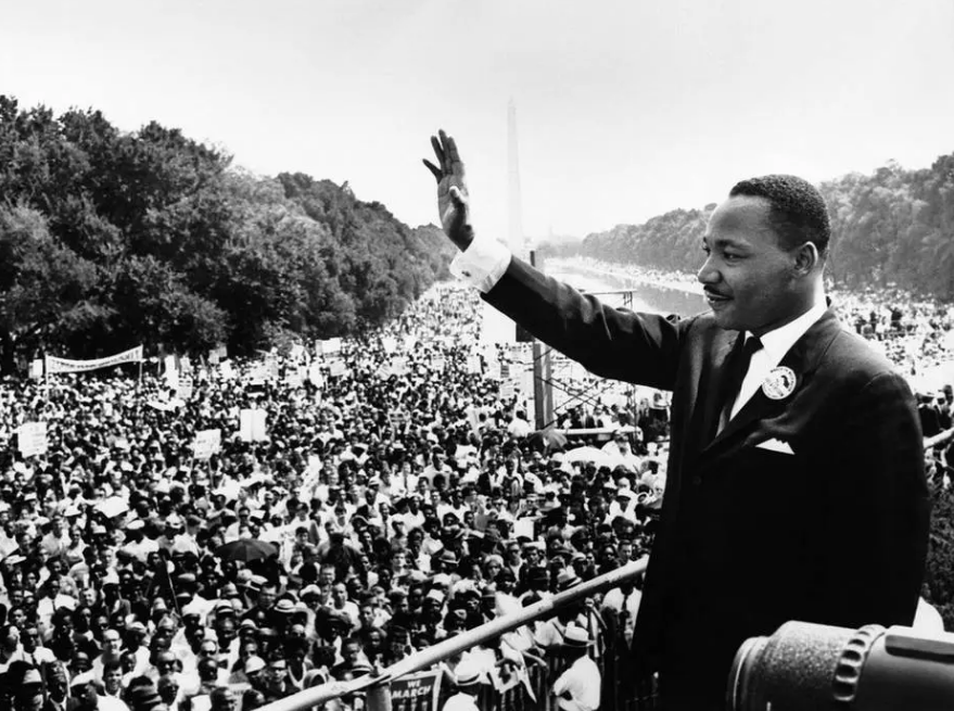 Martin Luther King Jr discursa em Washington, D.C., em 1963