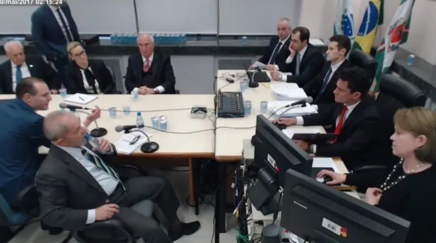 O depoimento de Lula a Moro em 10 de maio de 2017 na ação do triplex do Guarujá