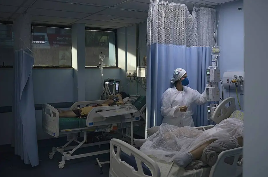 Pacientes de covid-19 no Hospital Municipal de São João de Meriti, no Rio