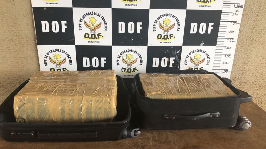Policiais do Departamento de Operações de Fronteira (DOF) prenderam, na tarde de domingo (20), um homem de 45 anos de idade, que seguia em um ônibus de compras, com 28,3 quilos de maconha
