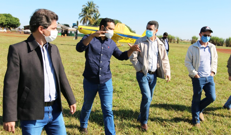 Estiveram presentes na visita o Chefe da Casa Militar de MS, Coronel Nelson Antônio da Silva, Superintendente Viário da Secretaria de Estado de Infraestrutura, Derick H. Machado de Souza, Secretário Municipal de Governo Frederico Felini