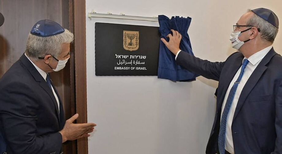 O ministro das Relações Exteriores de Israel, Yair Lapid, e o diretor-geral do Ministério das Relações Exteriores, Eitan Naa