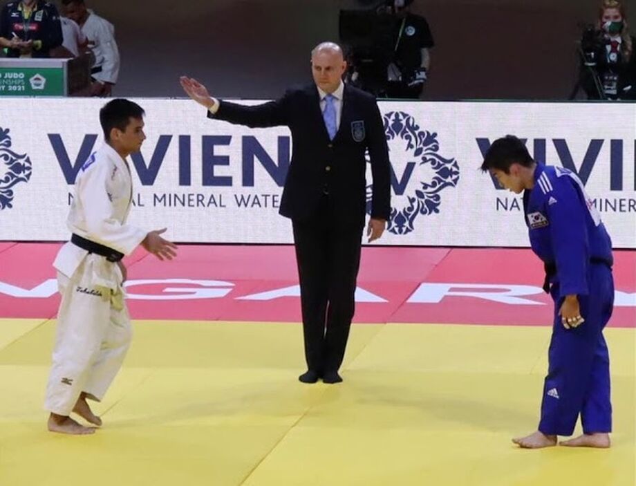 Eric Takabatake em ação na estreia no Mundial de judô 2021