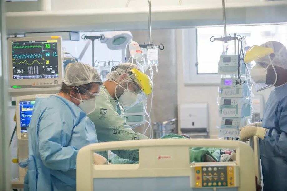 Pelo menos a metade dos pacientes de covid-19 apresentam sintomas neurológicos
