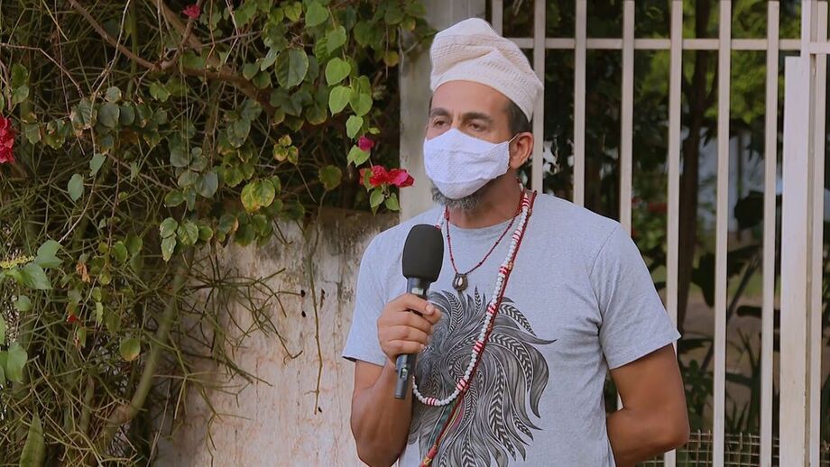 O líder religioso Tata Ngunzetala
