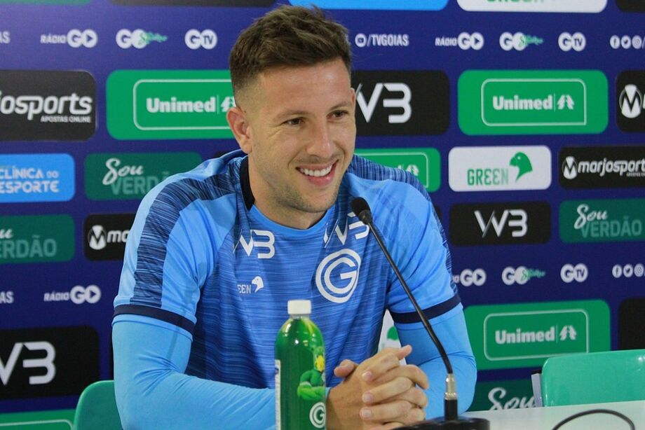 Fábio Sanches, zagueiro do Goiás, poderá ir para o Ponte Preta