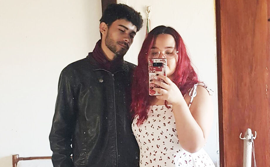 Juntos há um ano e três meses, a estudante de Jornalismo, Giovana Martini, e o acadêmico de Ciências Biológicas, Gabriel Silva, passarão o primeiro Dia dos Namorados juntos presencialmente