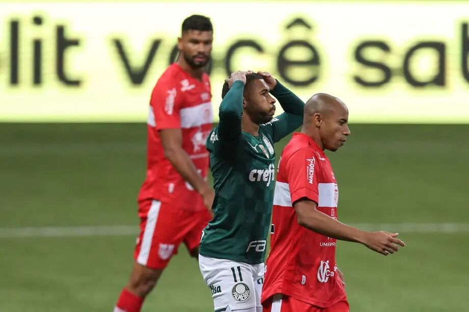 Wesley lamenta chance perdida contra o CRB