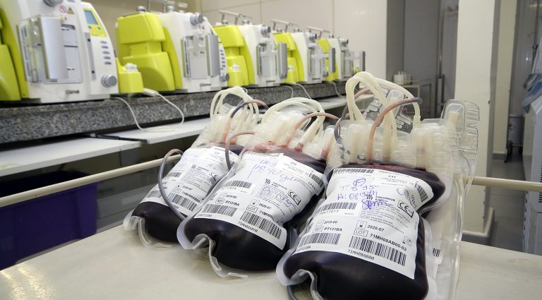 Militares da Marinha, do Exército e da Aeronáutica, além de servidores do Ministério da Defesa, fizeram nesta segunda-feira (14) doação voluntária de sangue