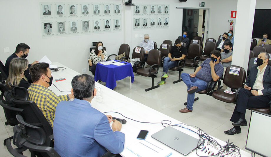Vereadores se reuniram para discutir adequações no plano de reestruturação previdenciária dos servidores municipais de Campo Grande, na tarde de ontem terça-feira (22)