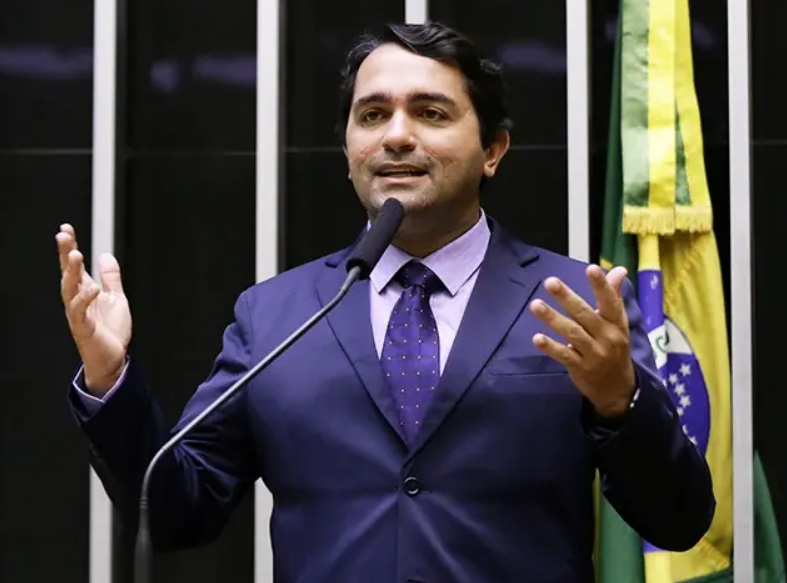 O deputado Júnior Lourenço