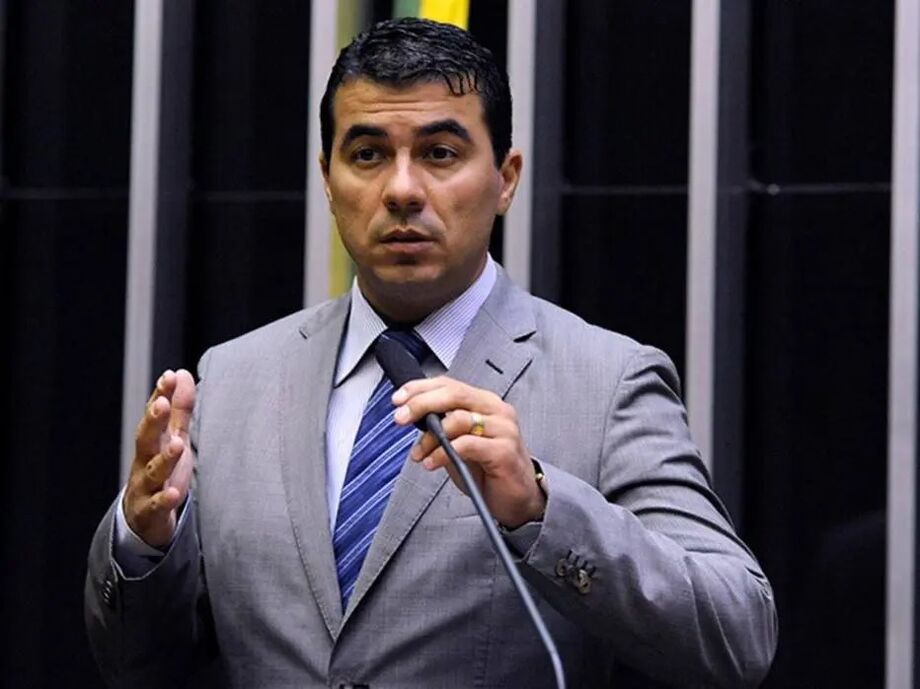Deputado Luis Miranda foi quem denunciou a fraude na compra de milhões de doses da Covaxin
