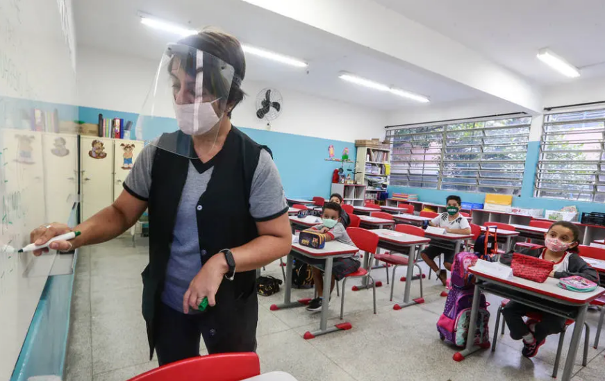 Estado de SP quer acelerar volta de aula presencial