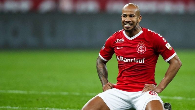 Internacional anuncia renovação de contrato do meia Patrick até junho de 2023.