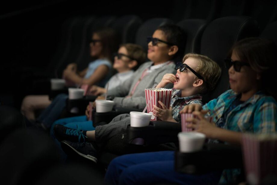 PL obriga as empresas operadoras de cinema a oferecerem, ao menos uma vez por mês, sessões adaptadas às pessoas com Transtorno do Espectro Autista