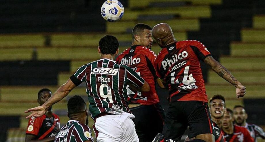 Fluminense é goleado no Rio pelo Athletico-PR