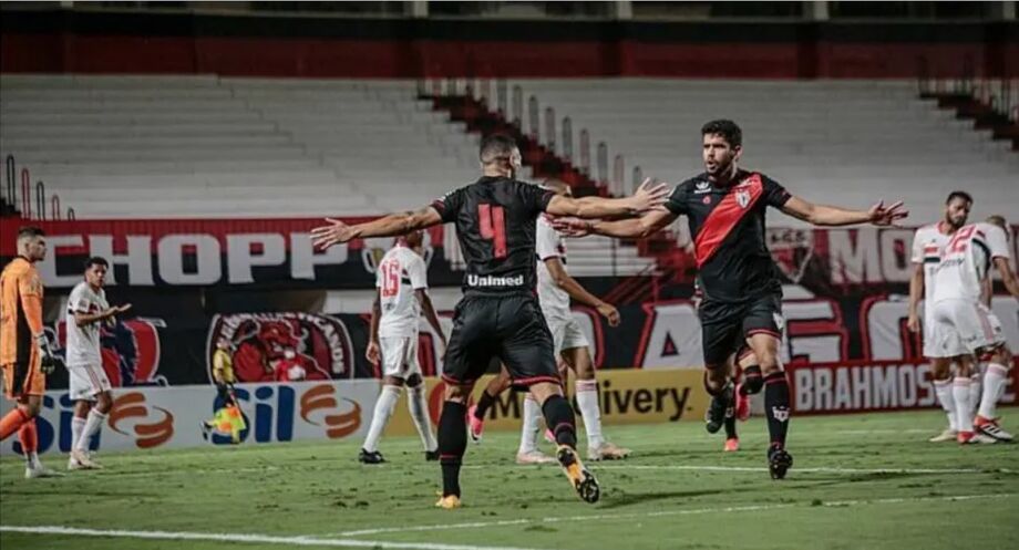 Atlético-GO derrota o São Paulo em Goiânia
