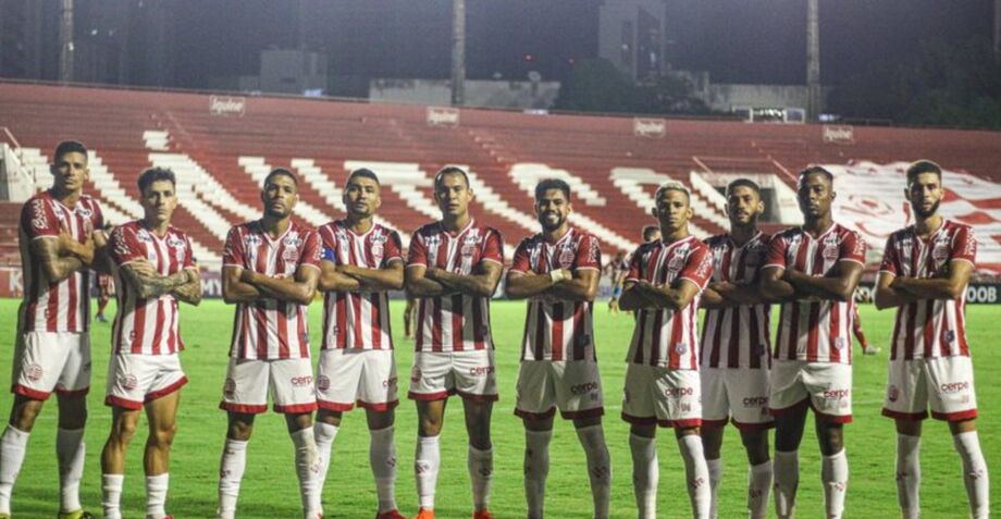 Náutico mantém liderança da série B