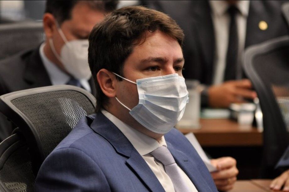 Proposta dispensa os cidadãos vacinados contra a doença das medidas restritivas de locomoção