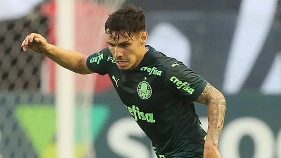 Raphael Veiga tem contrato renovado com o Palmeiras