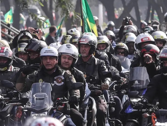 O presidente Jair Bolsonaro durante motociata em São Paulo