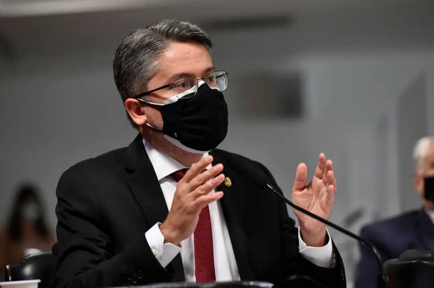 Senador Alessandro Vieira (Cidadania-SE) durante sessão da CPI da Covid