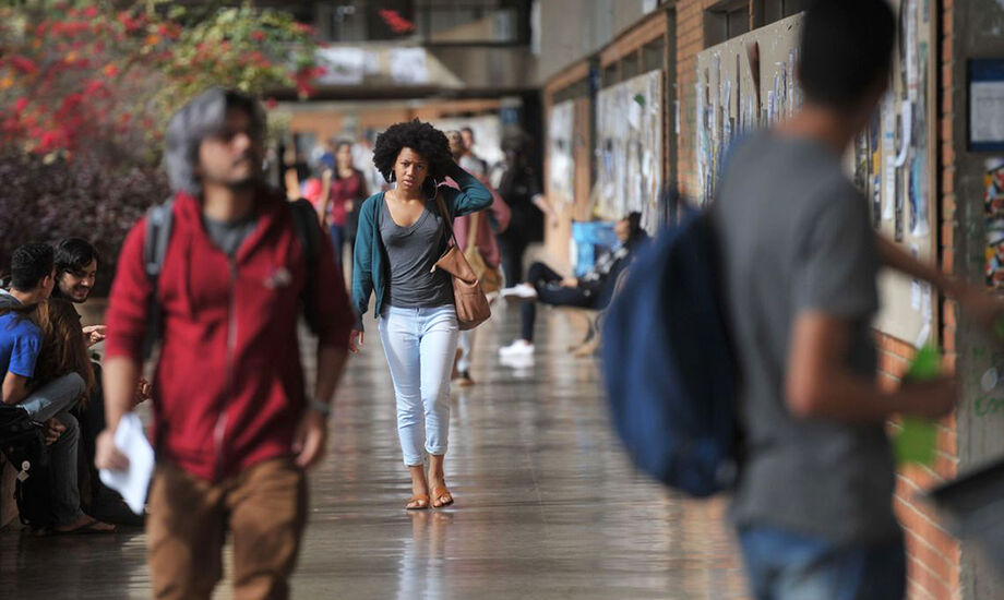 Estudantes devem se cadastrar